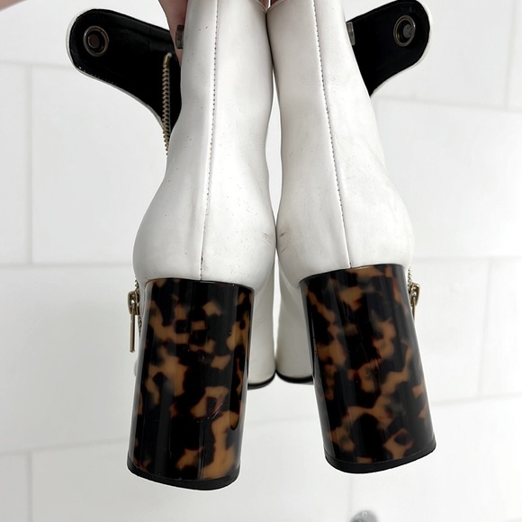 White leather boots with beautiful heel from Stella McCartney. - Picture 4 of 4